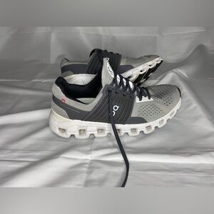 On Cloud Women’s Cloudswift Sneakers Gray/White Size 8.5
